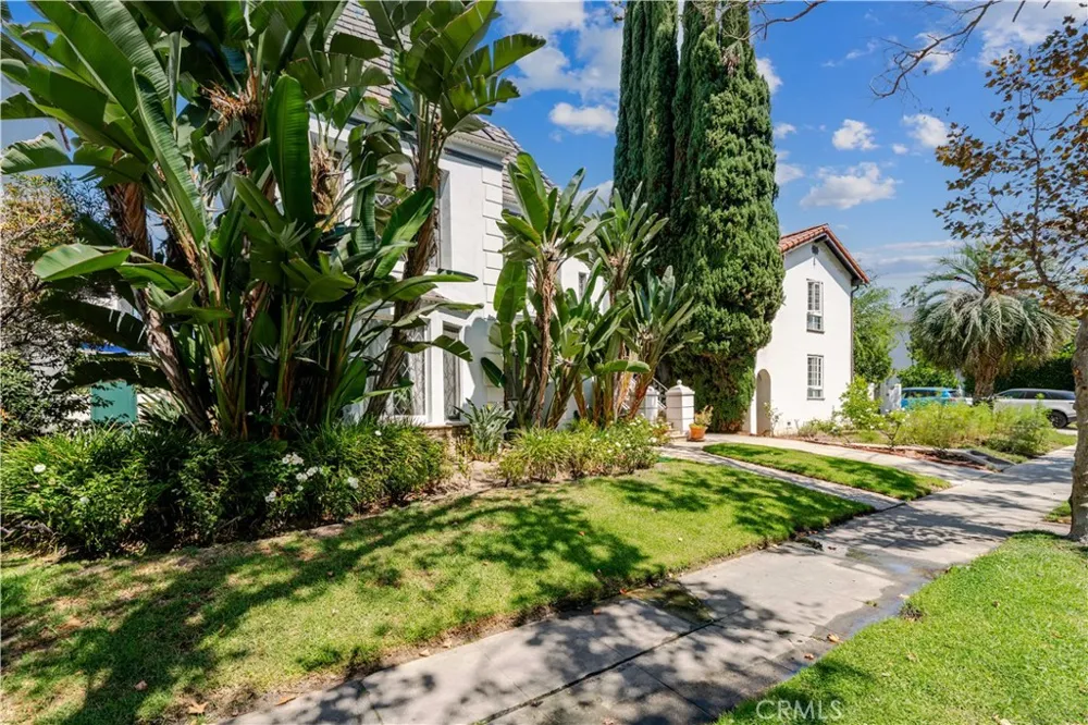 6237 W 6th Street Los Angeles, CA 90048