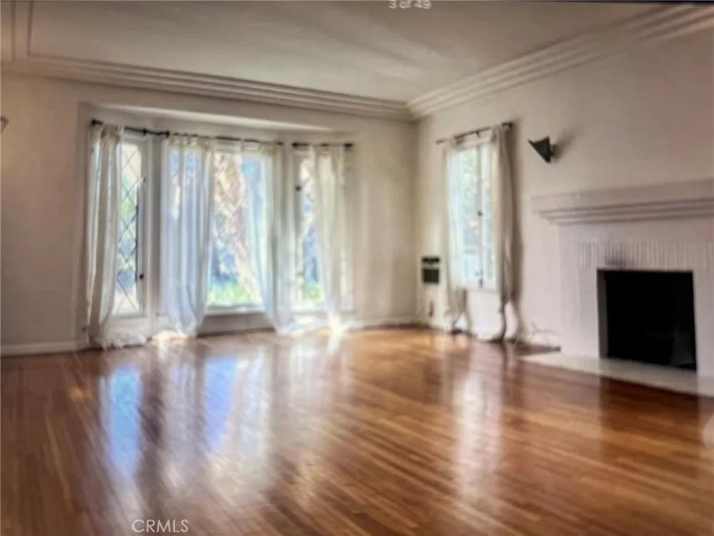 6237 W 6th Street Los Angeles, CA 90048