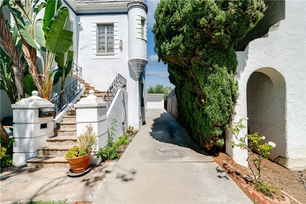 6237 W 6th Street Los Angeles, CA 90048