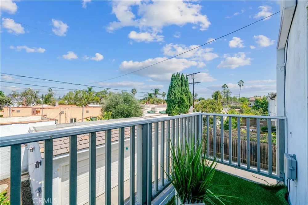 6237 W 6th Street Los Angeles, CA 90048