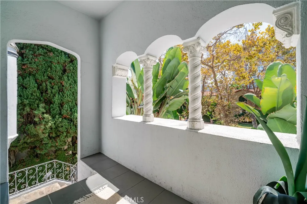 6237 W 6th Street Los Angeles, CA 90048