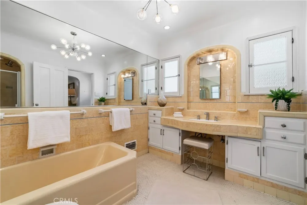 6237 W 6th Street Los Angeles, CA 90048
