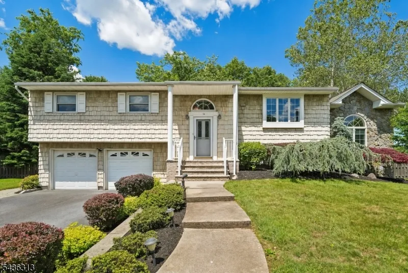 18 Mary Ellen Dr Edison, NJ 08820