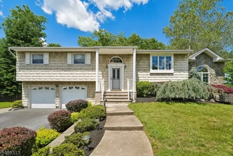 18 Mary Ellen Dr