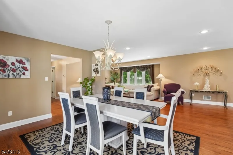 18 Mary Ellen Dr Edison, NJ 08820