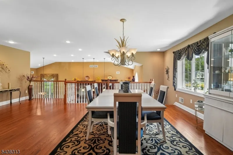 18 Mary Ellen Dr Edison, NJ 08820