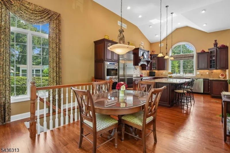18 Mary Ellen Dr Edison, NJ 08820