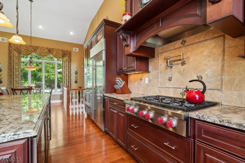 18 Mary Ellen Dr Edison, NJ 08820