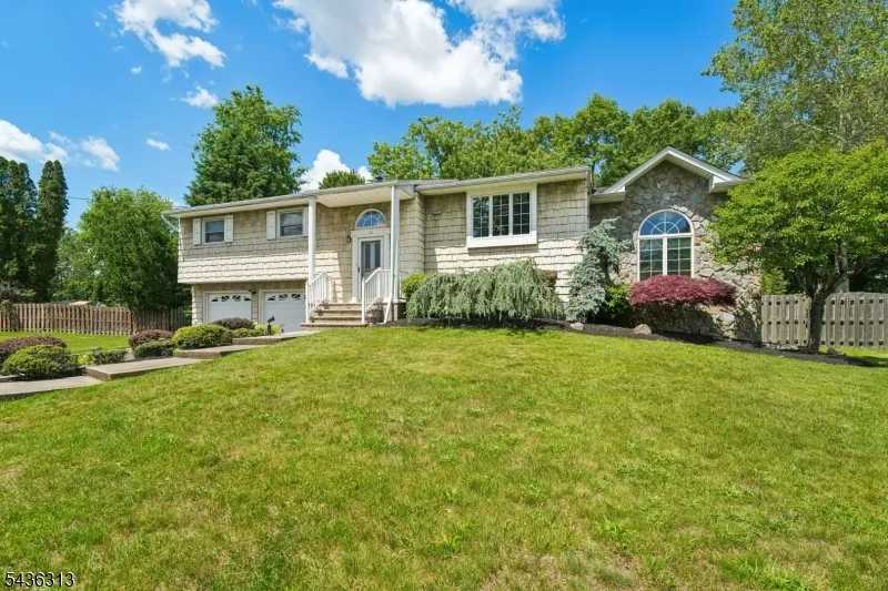18 Mary Ellen Dr Edison, NJ 08820