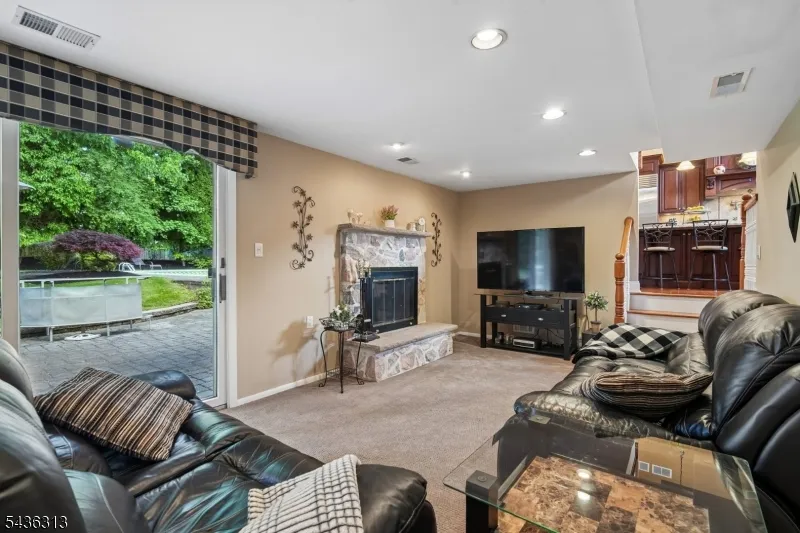 18 Mary Ellen Dr Edison, NJ 08820