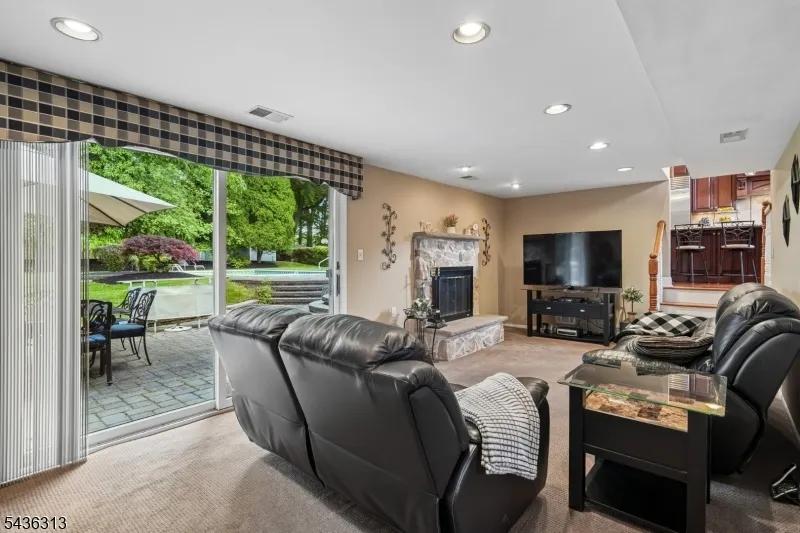 18 Mary Ellen Dr Edison, NJ 08820