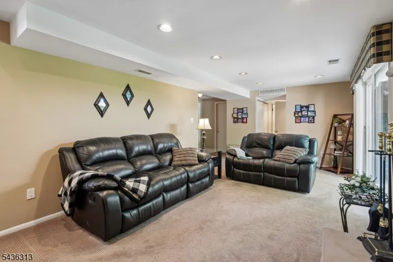 18 Mary Ellen Dr Edison, NJ 08820