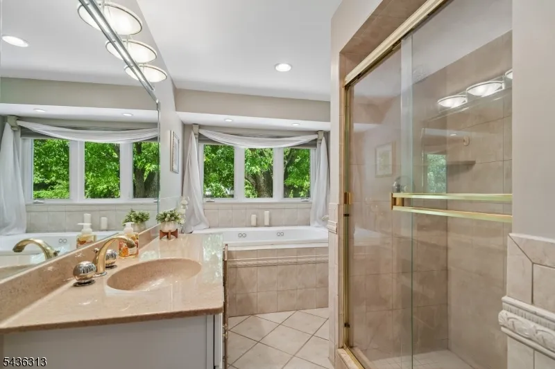 18 Mary Ellen Dr Edison, NJ 08820