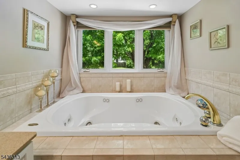 18 Mary Ellen Dr Edison, NJ 08820