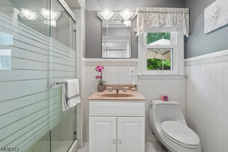 18 Mary Ellen Dr Edison, NJ 08820