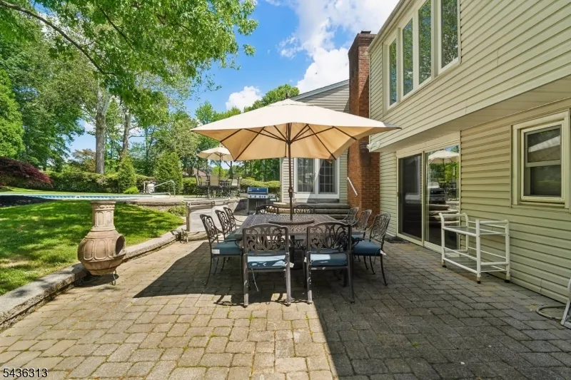 18 Mary Ellen Dr Edison, NJ 08820