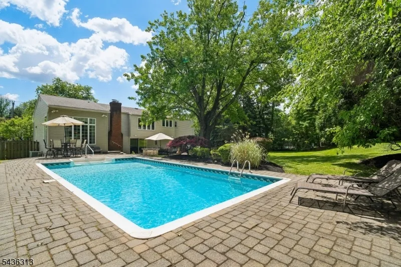 18 Mary Ellen Dr Edison, NJ 08820