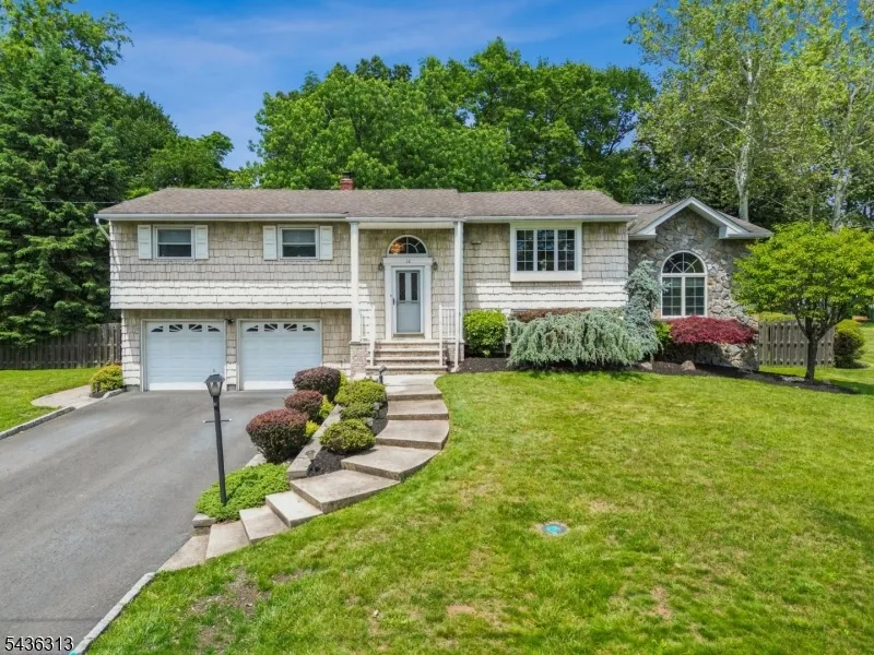 18 Mary Ellen Dr Edison, NJ 08820