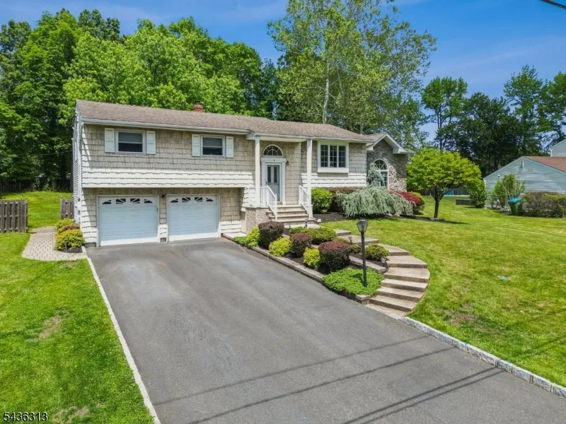 18 Mary Ellen Dr Edison, NJ 08820