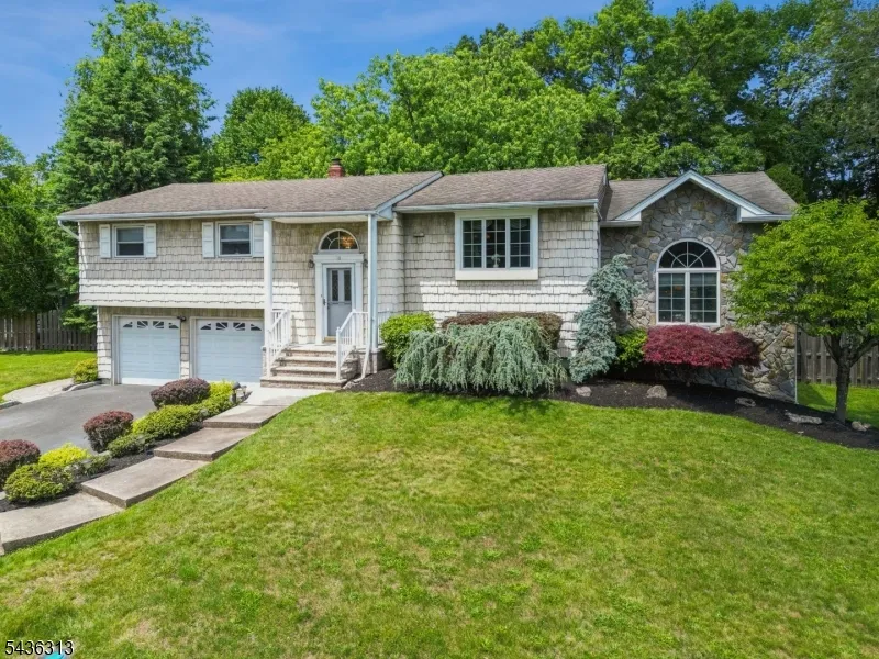 18 Mary Ellen Dr Edison, NJ 08820