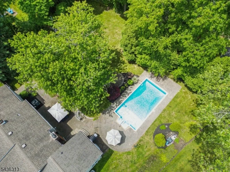 18 Mary Ellen Dr Edison, NJ 08820