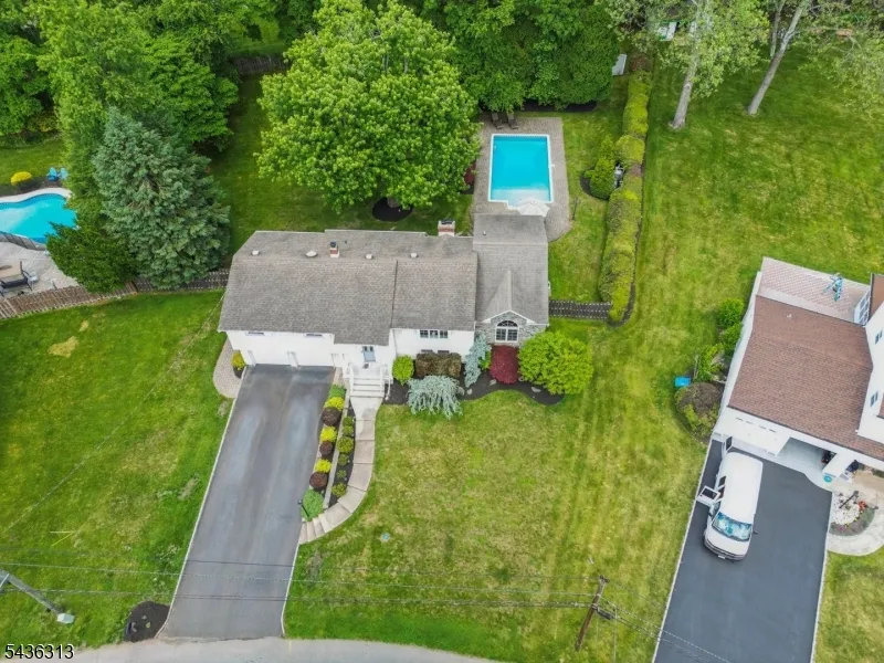 18 Mary Ellen Dr Edison, NJ 08820