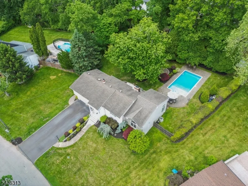 18 Mary Ellen Dr Edison, NJ 08820