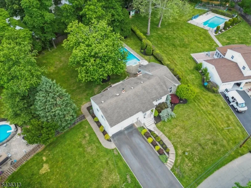 18 Mary Ellen Dr Edison, NJ 08820