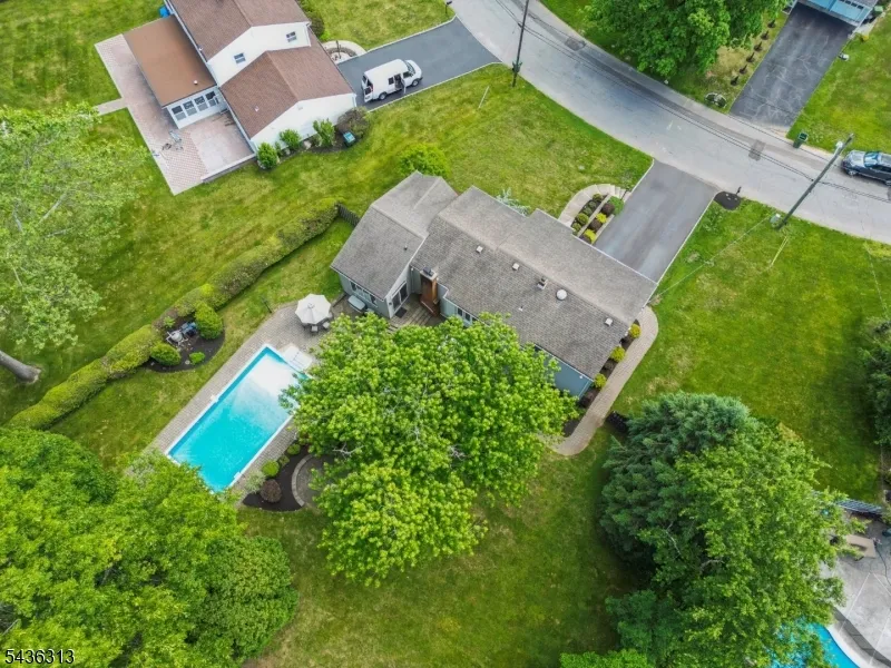 18 Mary Ellen Dr Edison, NJ 08820