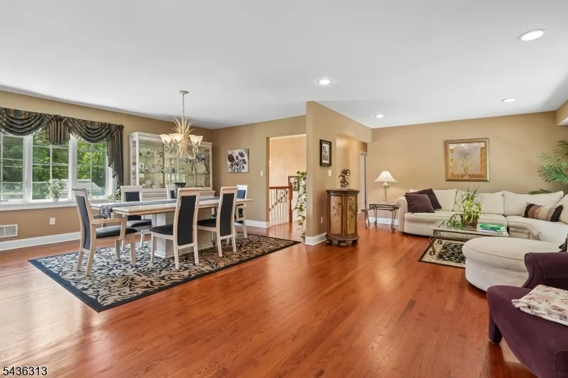 18 Mary Ellen Dr Edison, NJ 08820