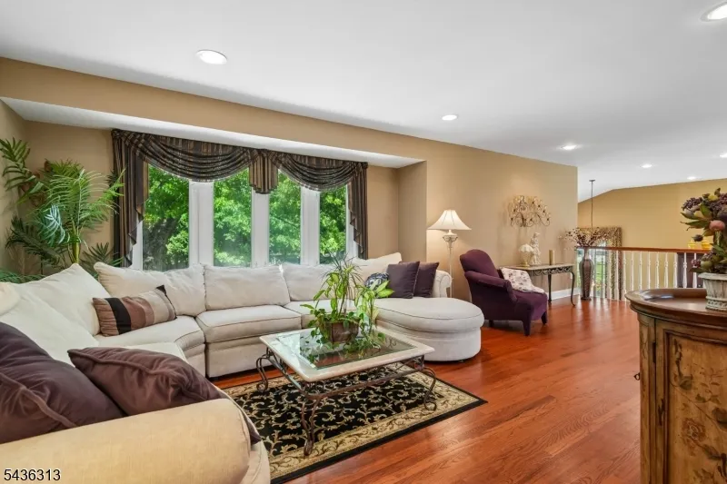 18 Mary Ellen Dr Edison, NJ 08820