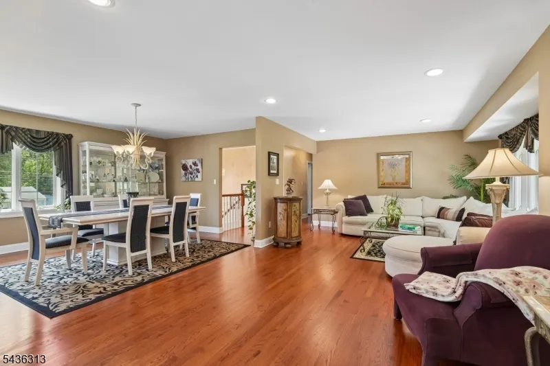 18 Mary Ellen Dr Edison, NJ 08820