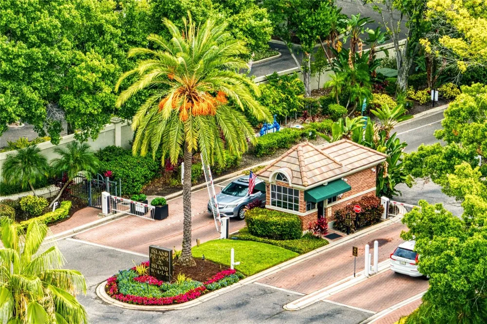 919 NORMANDY TRACE ROAD Tampa, FL 33602