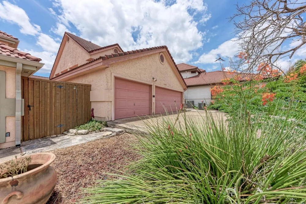 583 Rupen Drive Lakeway, TX 78734