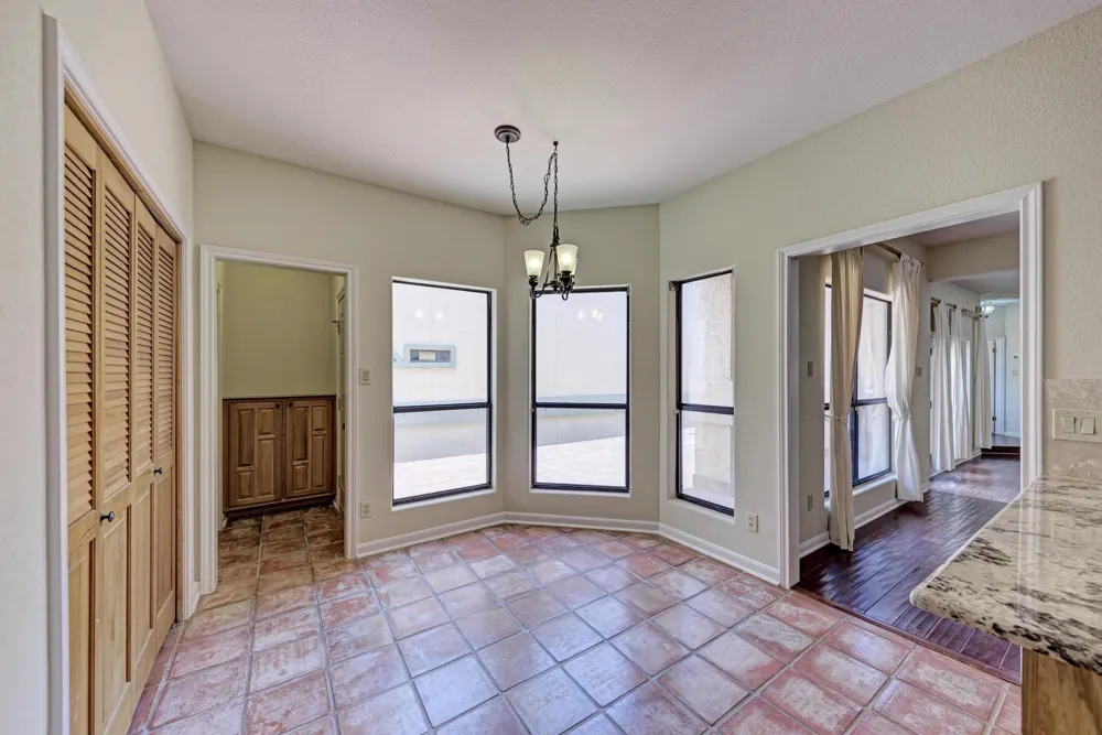 583 Rupen Drive Lakeway, TX 78734