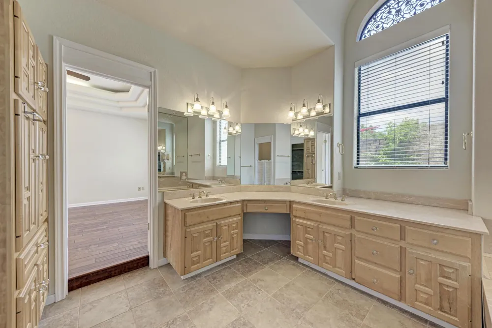 583 Rupen Drive Lakeway, TX 78734