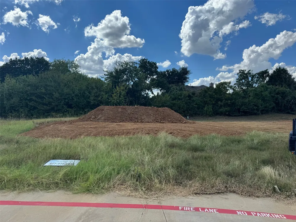 209 E Debbie Lane Mansfield, TX 76063