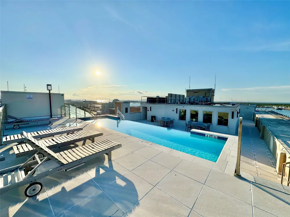 2201 Market Street #902 Galveston, TX 77550