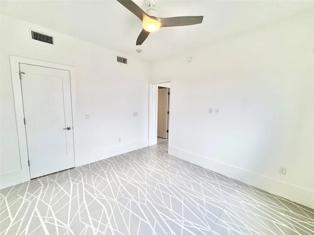 2201 Market Street #902 Galveston, TX 77550