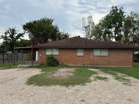 821 Cloverleaf Street