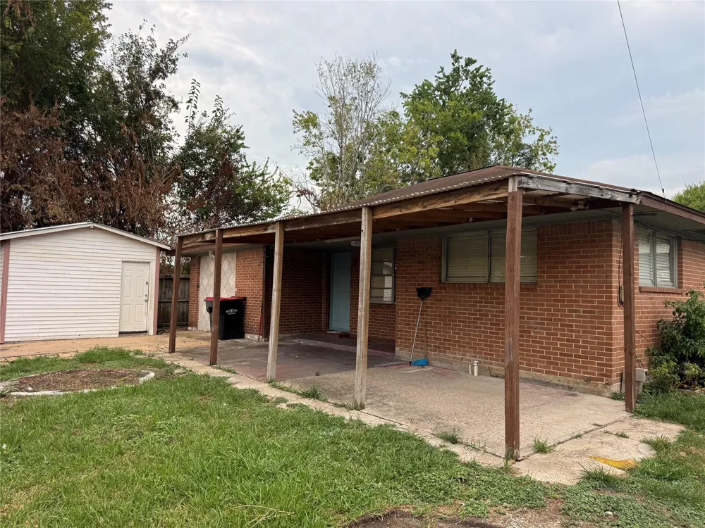 821 Cloverleaf Street Houston, TX 77015