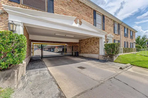 2101 Fountain View Drive #46C