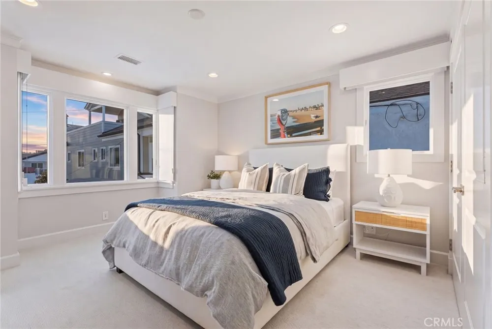 118 Sapphire Newport Beach, CA 92662