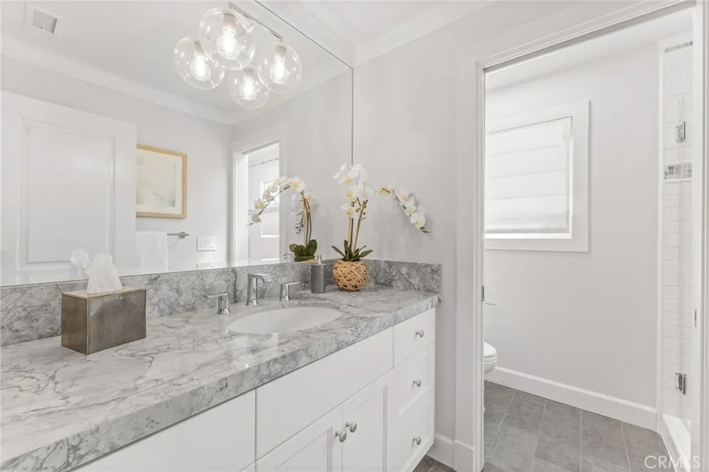 118 Sapphire Newport Beach, CA 92662