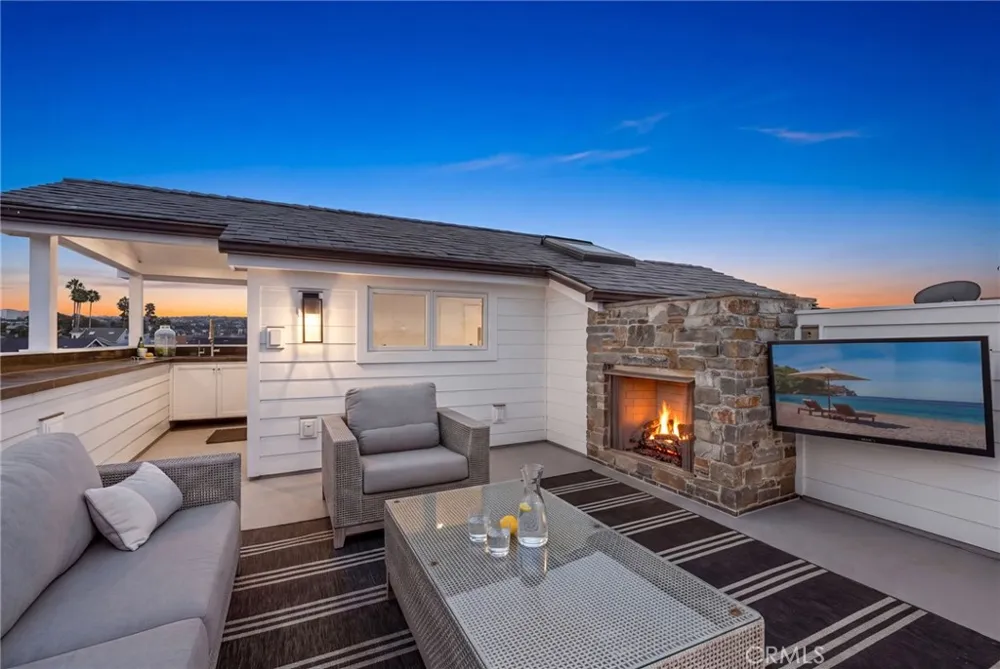 118 Sapphire Newport Beach, CA 92662