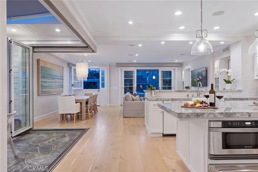 118 Sapphire Newport Beach, CA 92662