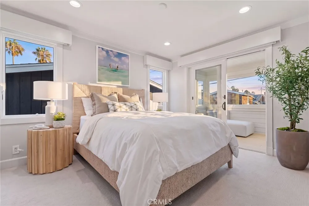 118 Sapphire Newport Beach, CA 92662