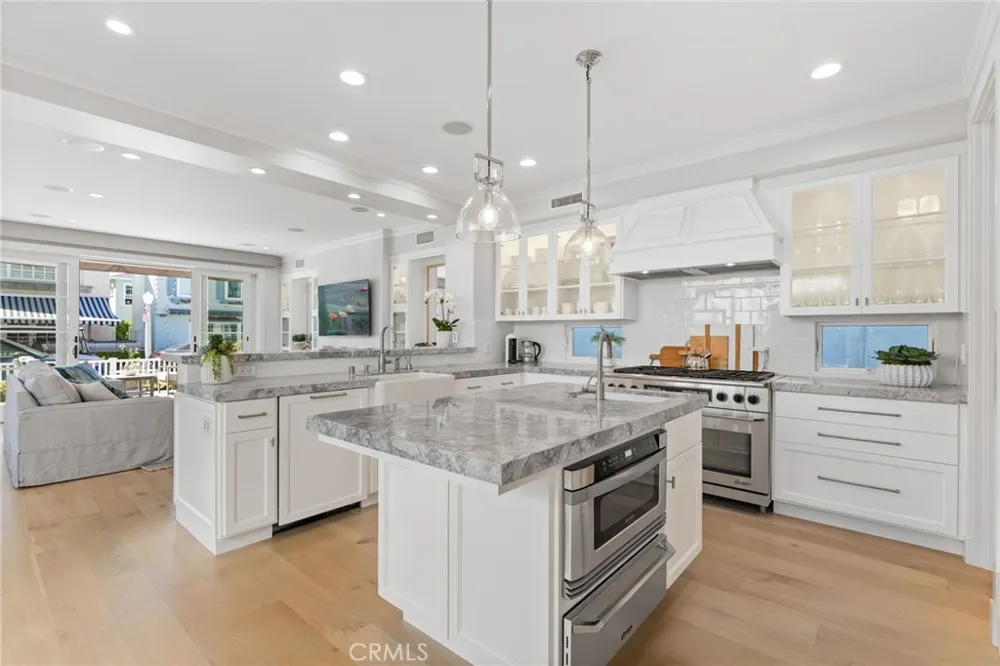 118 Sapphire Newport Beach, CA 92662