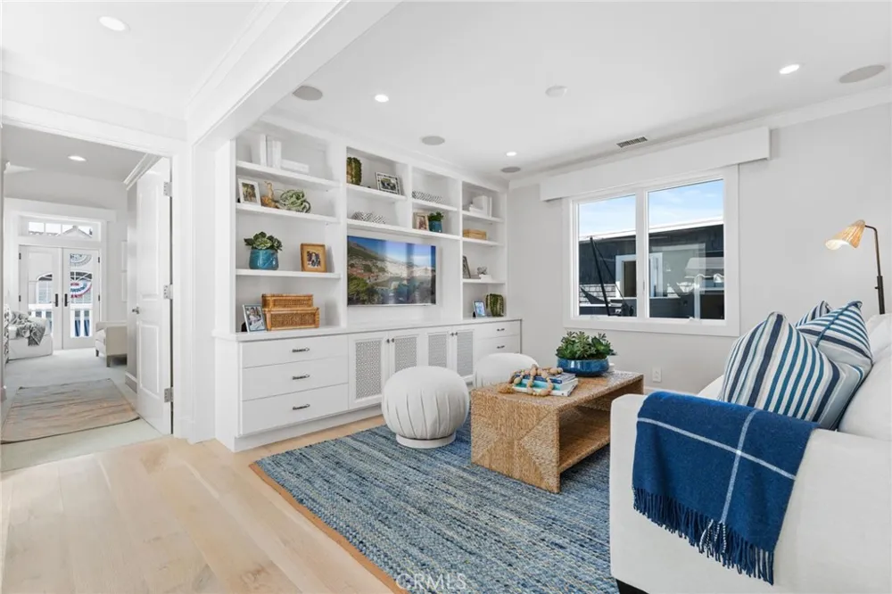 118 Sapphire Newport Beach, CA 92662