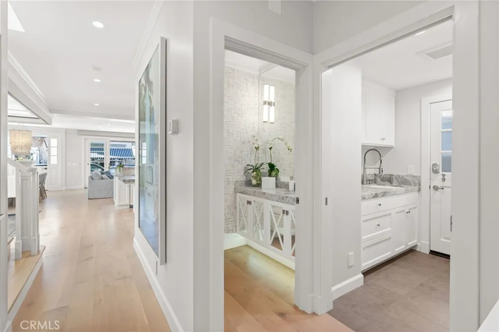 118 Sapphire Newport Beach, CA 92662